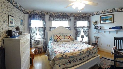 The Young House Bed And Breakfast Millinocket Esterno foto
