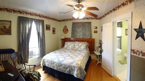 The Young House Bed And Breakfast Millinocket Esterno foto